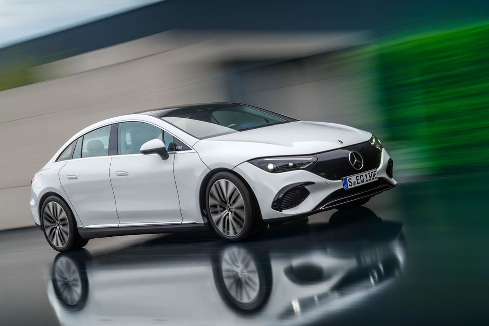 2023 Mercedes-Benz EQE350 Is a Smaller, Better-Looking EQS - GearOpen.com