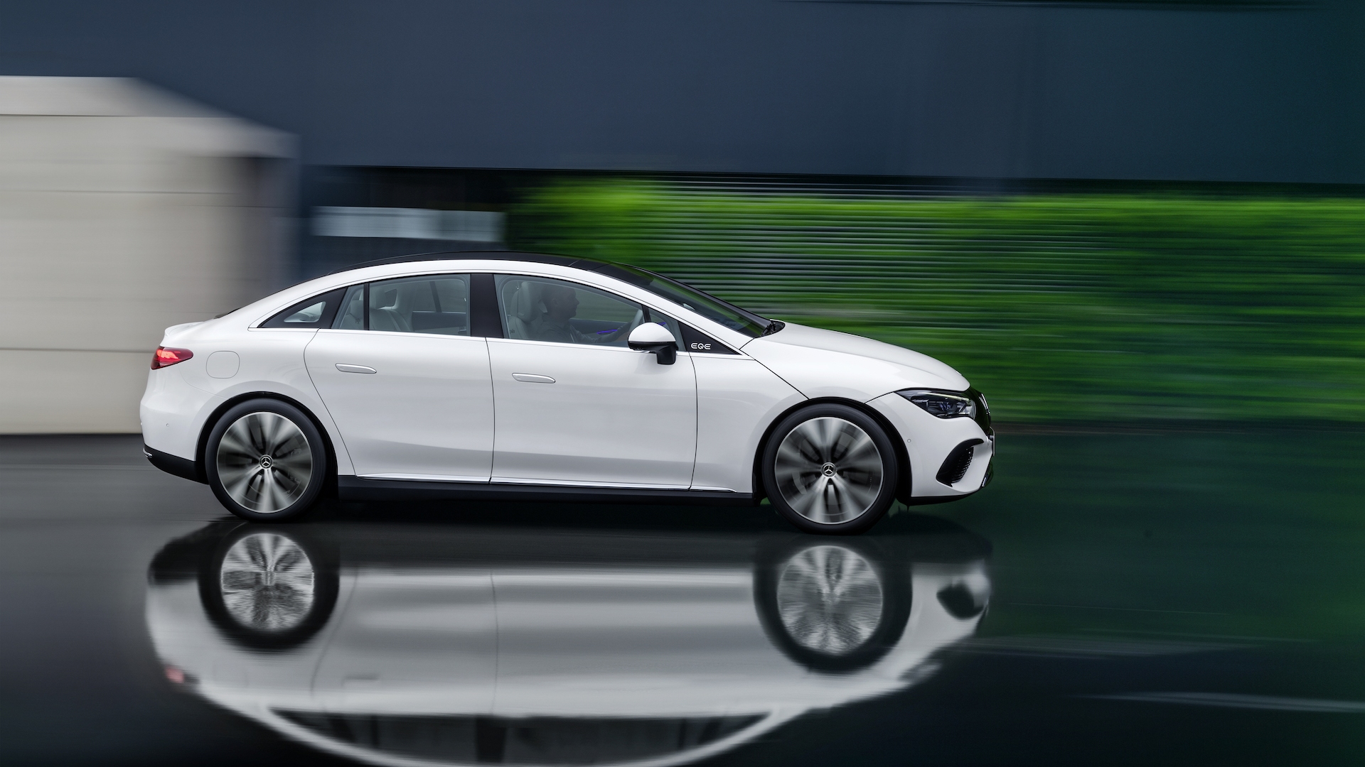 Mercedes EQE