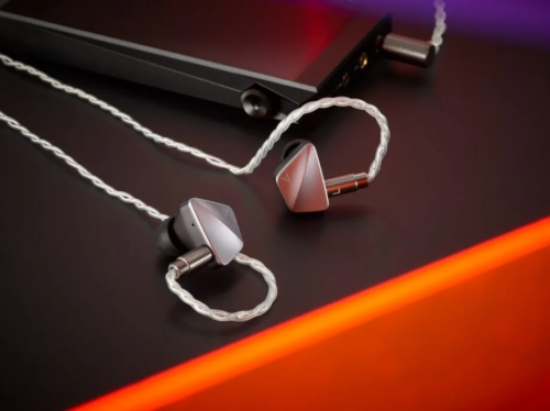 Astell and Kern ZERO1 is a high performance hybrid driver in-ear
