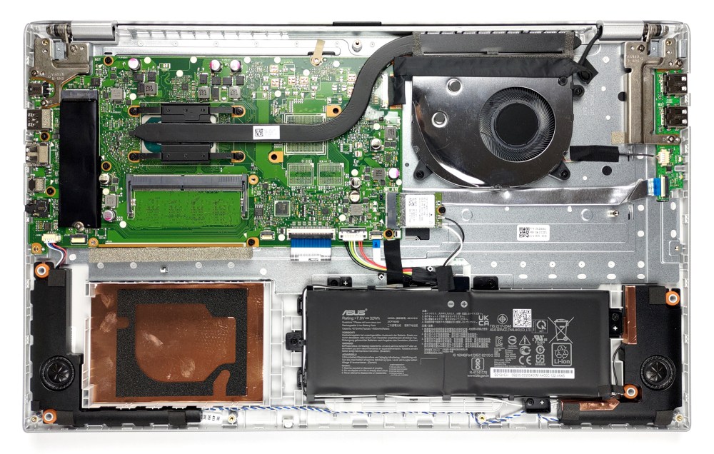 Inside ASUS VivoBook 17 X712