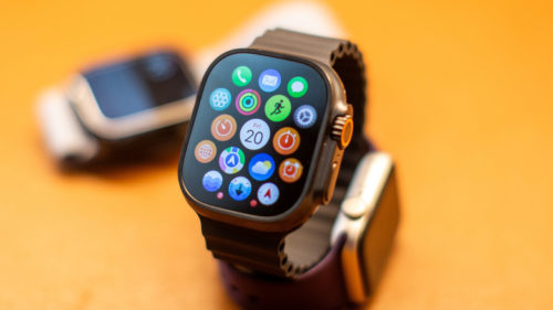 5 Cool Features That Come With The Tesla Apple Watch App