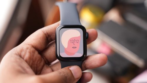 Is The Apple Watch SE (2nd Generation) Worth It? 4 Things To Know Before You Buy