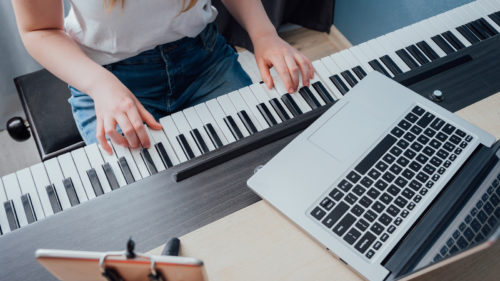 Digital Pianos Vs Keyboards: What Are The Big Differences?