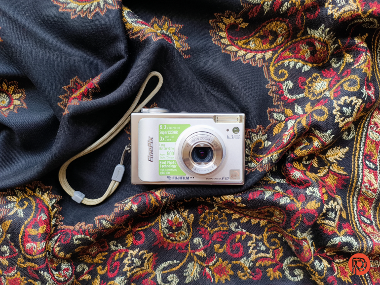 Fujifilm FinePix F10 Review: What Gen Z Is Missing Out On