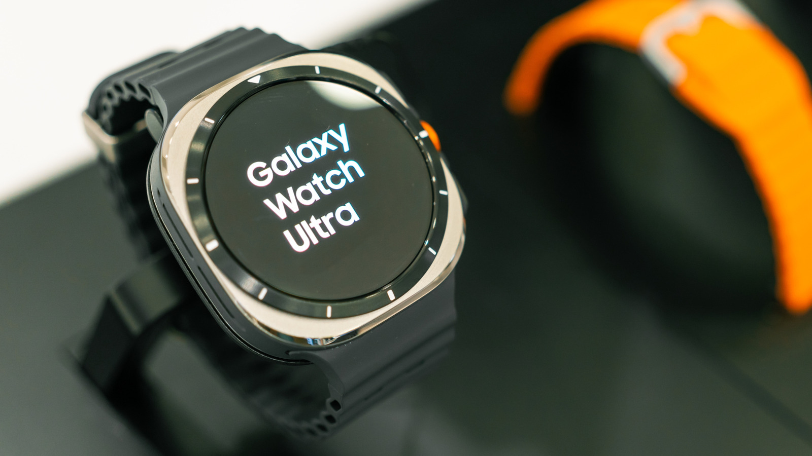 Smartwatch Vs. Smart Band: What’s The Difference?