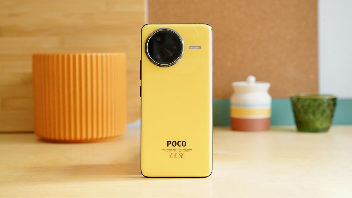 I spent a month testing the Xiaomi Poco F7 Ultra, a top-end mid-ranger that masquerades as a flagship