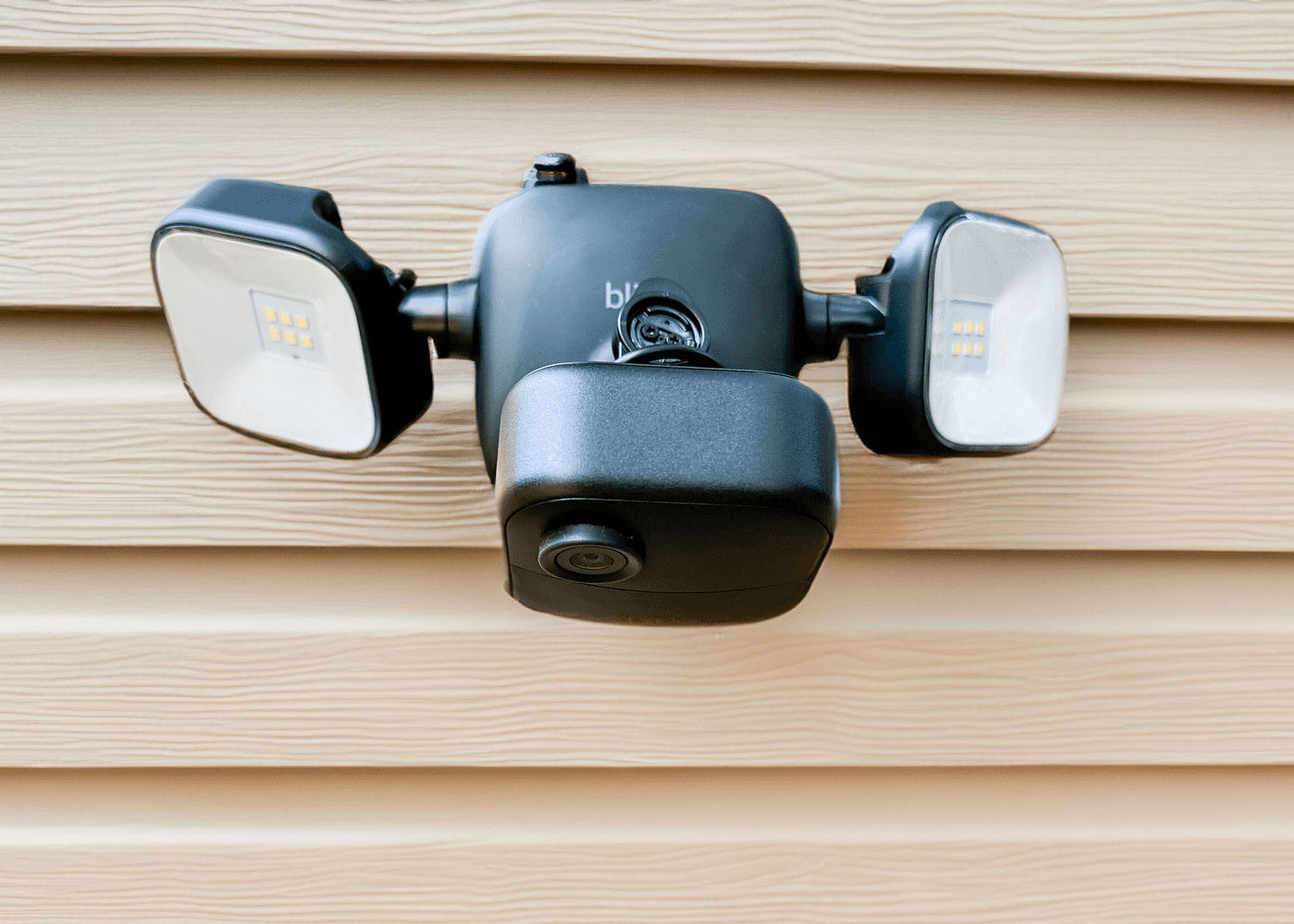 Hands-On With the Blink Outdoor 4 Wireless Floodlight Security Camera