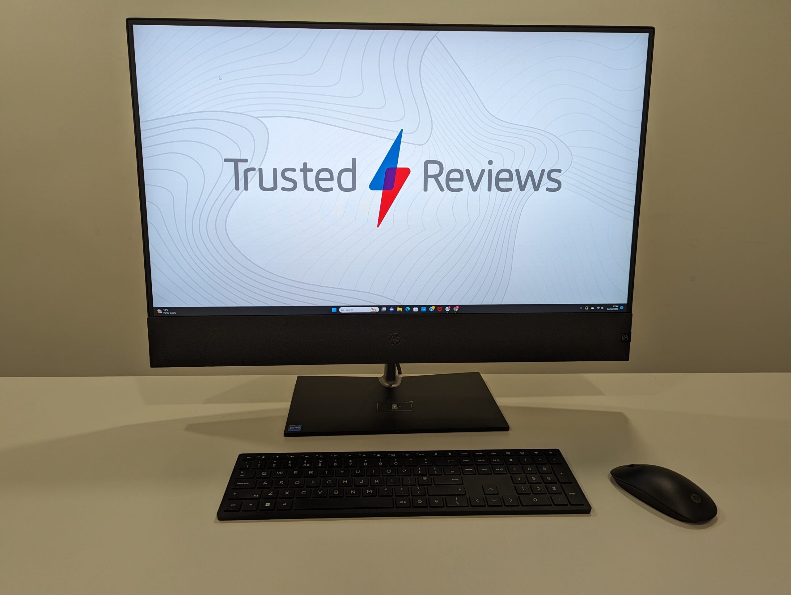 HP Pavilion AIO 32 Review