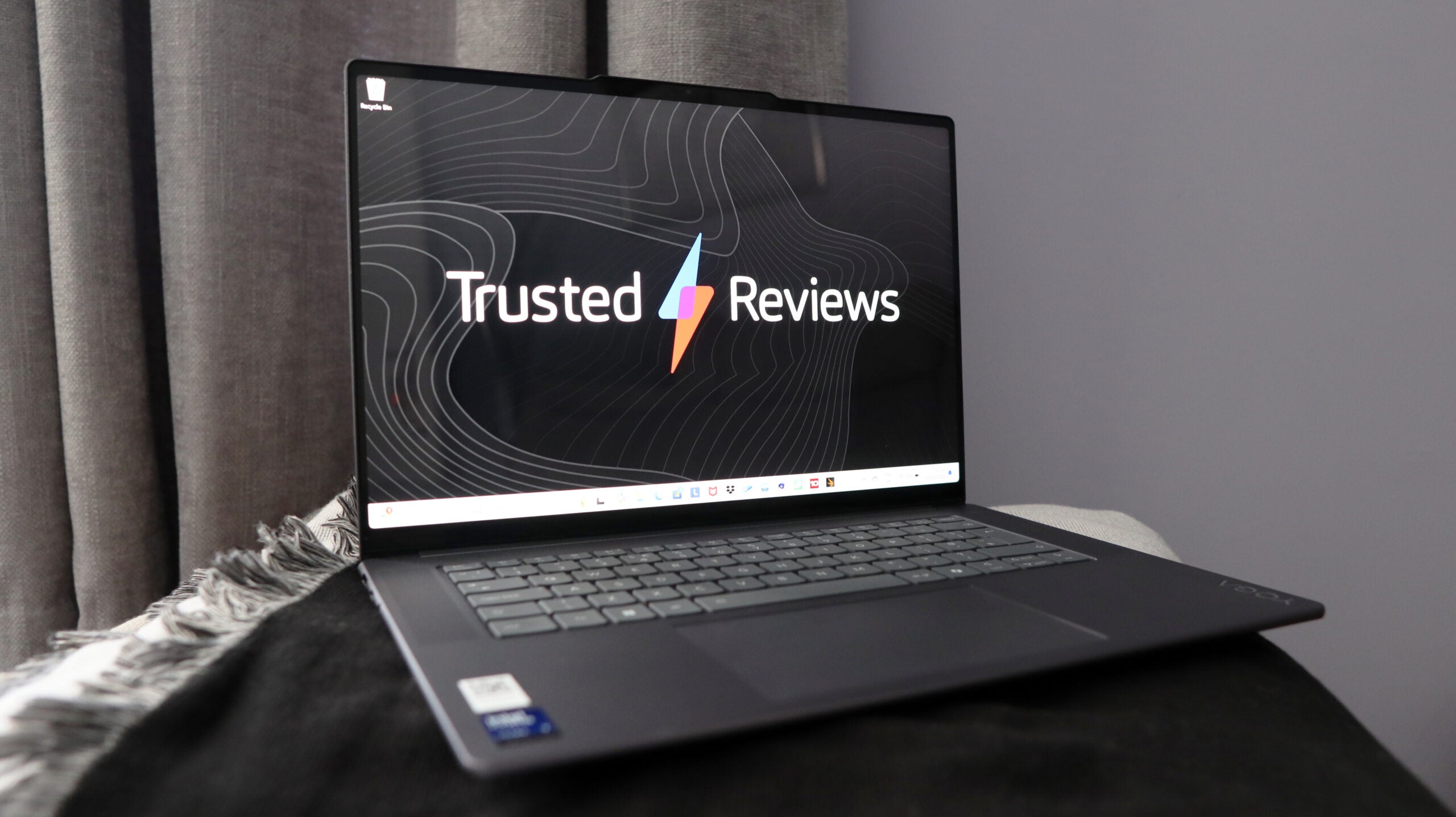Lenovo Yoga Slim 7i Gen 9 Aura Edition Review