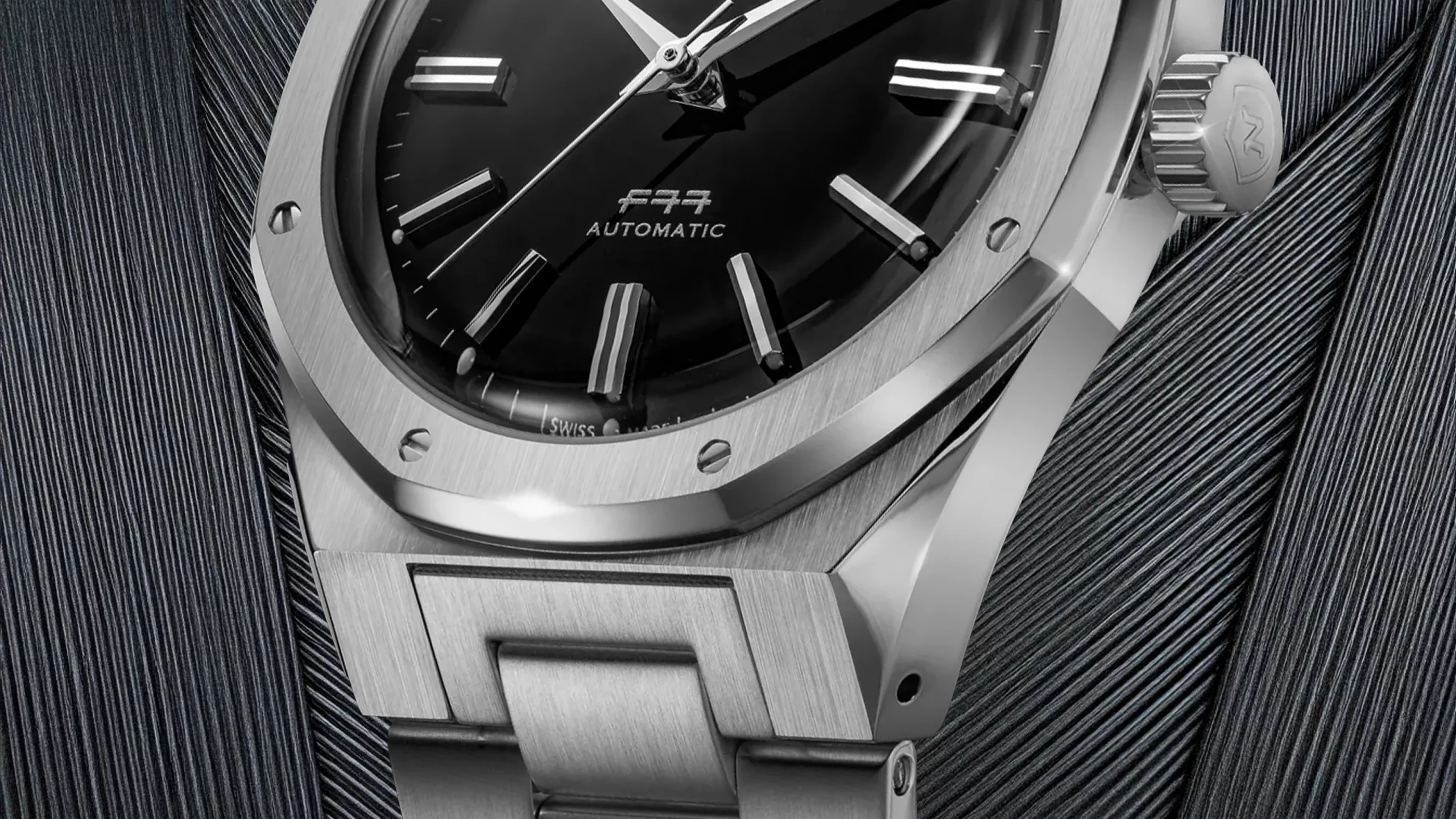 A Classic Budget Alternative to the Royal Oak Is Now Even More Versatile