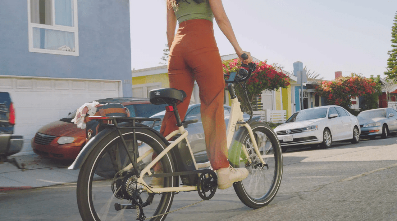 This New E-Bike Has a 70-Mile Range and a Hi-Viz Lighting System