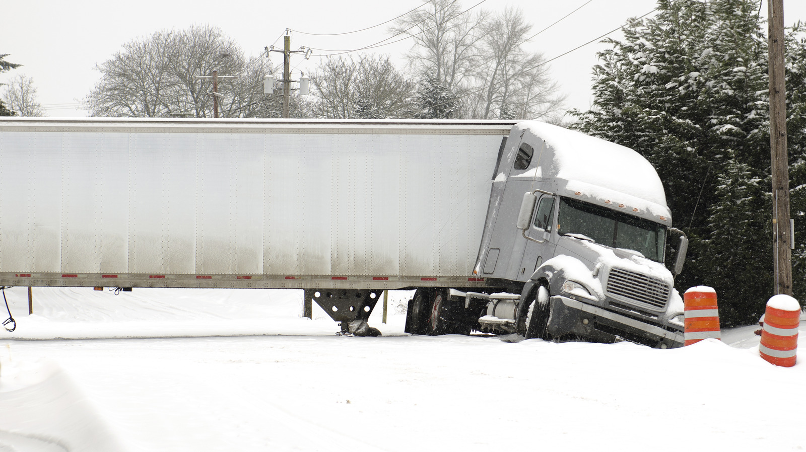 What Does It Mean When A Semi-Truck Jackknifes? Here’s What Happens