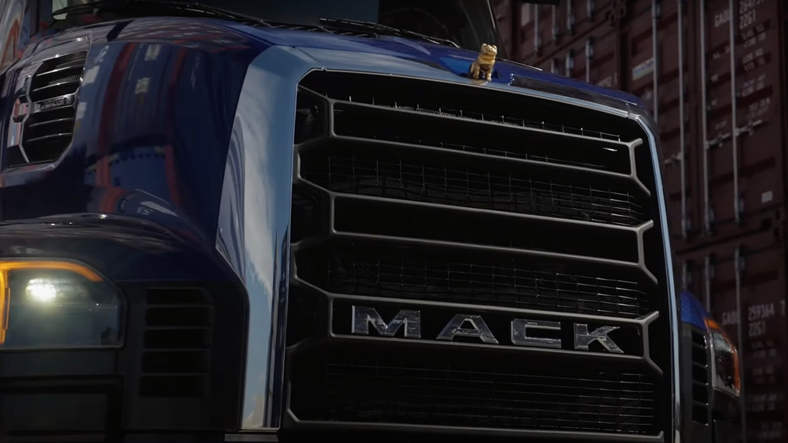 Mack’s New Pioneer Truck Has An Aerodynamic Bulldog Hood Ornament