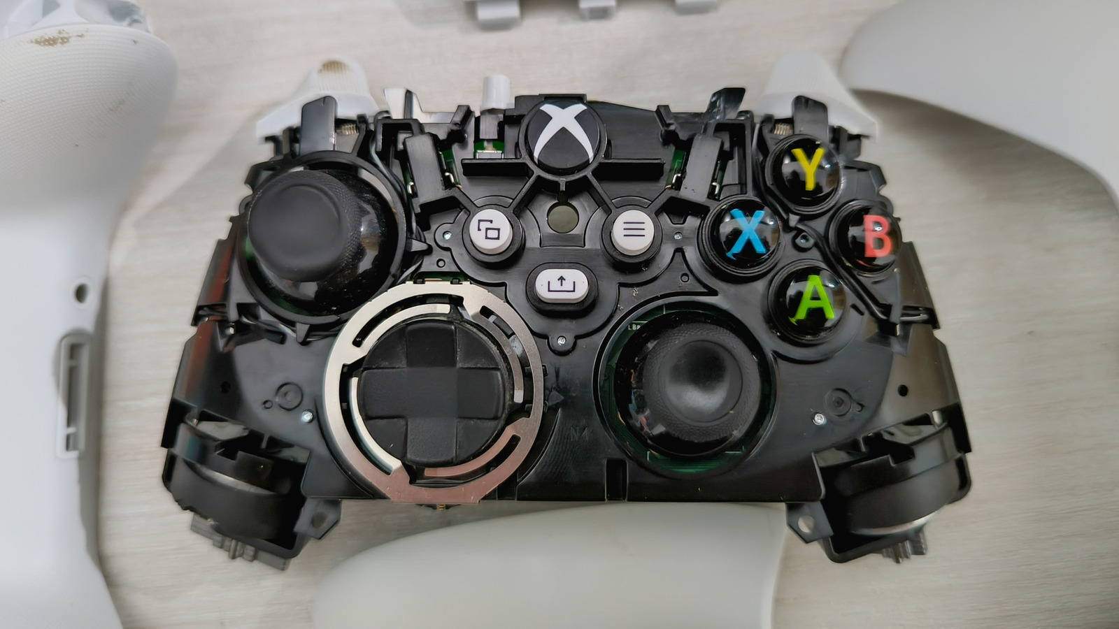 How To Open An Xbox Series X Controller (The Right Way)