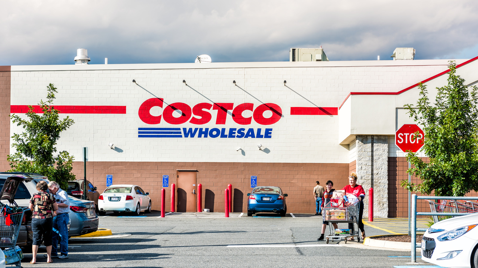 Costco Car Insurance: How It Works & If It’s Worth Using (According To Reviews)