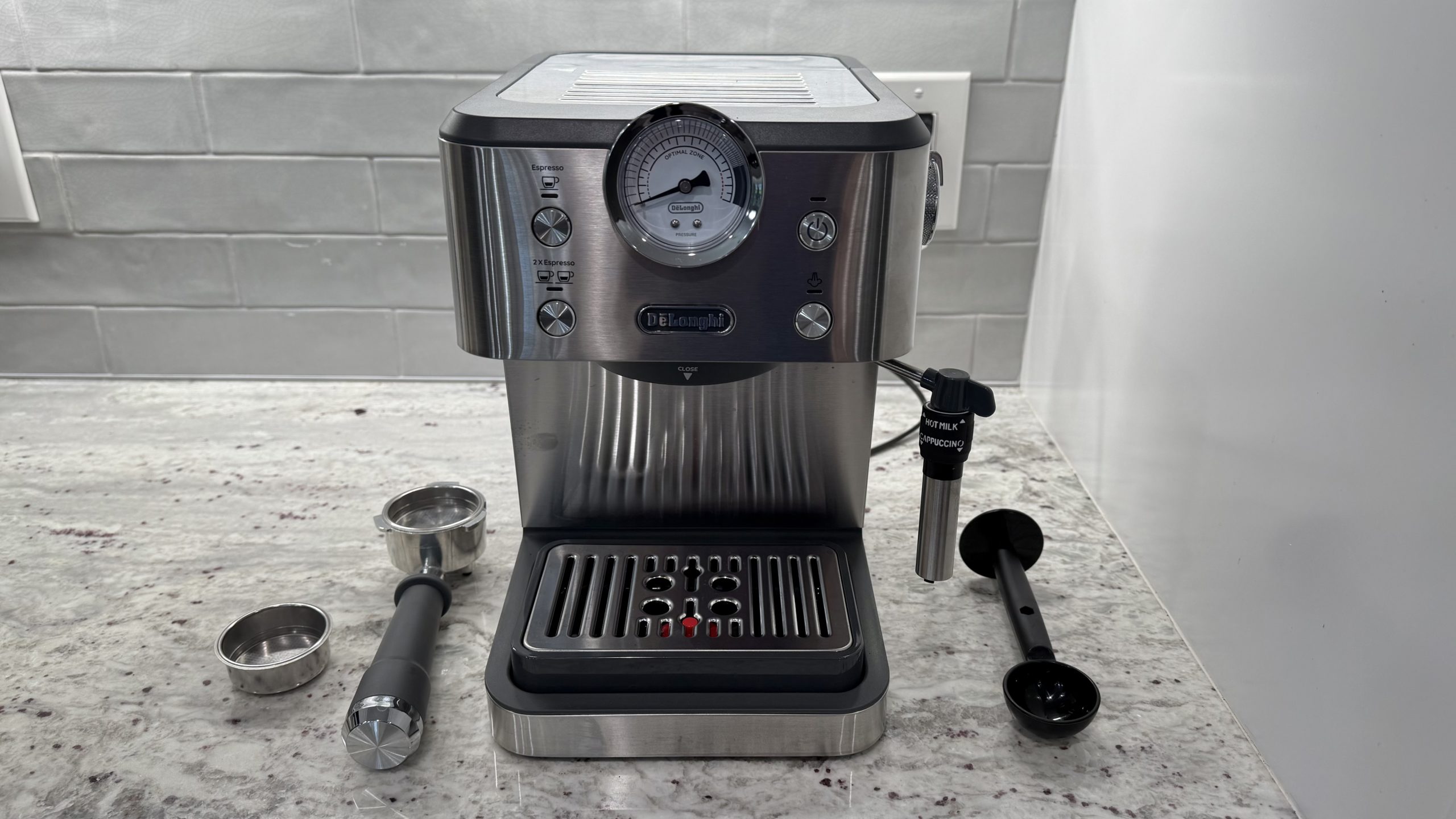 The De’Longhi Linea Classic is a budget-friendly, entry-level espresso machine that makes you the barista