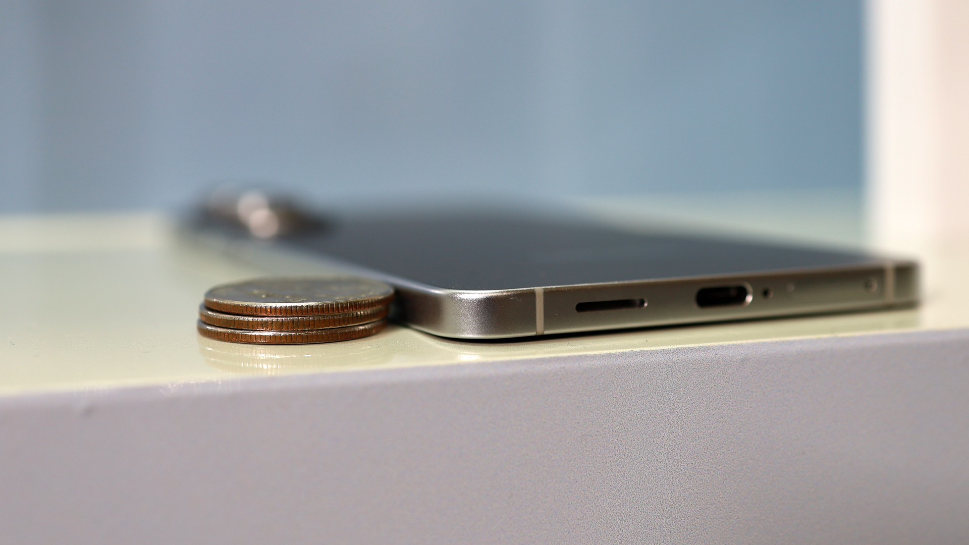 I did the quarter stack test with Samsung Galaxy S25 Edge, iPhone 16 Pro, Galaxy S25 Ultra, and an iPhone 6s, and one came out on top