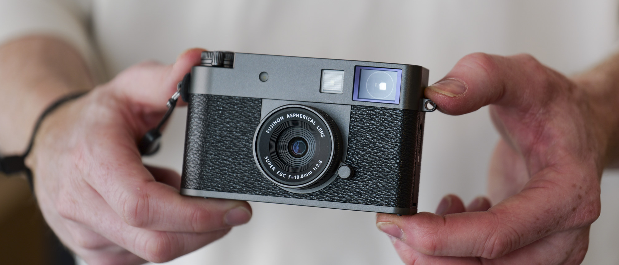 I tried the Fujifilm X half retro compact, and it reimagines the half-frame film photography experience perfectly