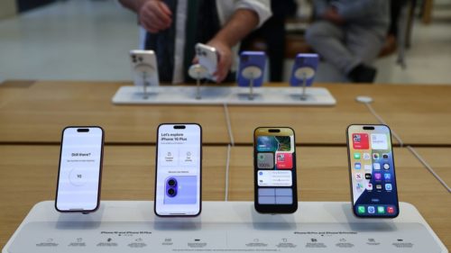 Apple wants to move to AI-powered search — and Google stock sinks 8%