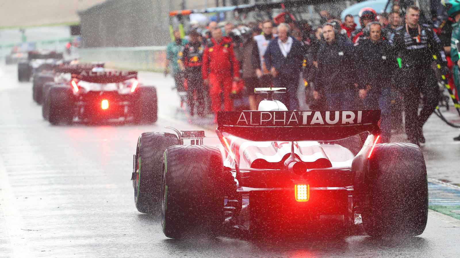 What Is The Red Flashing Light At The Back Of An F1 Car For?