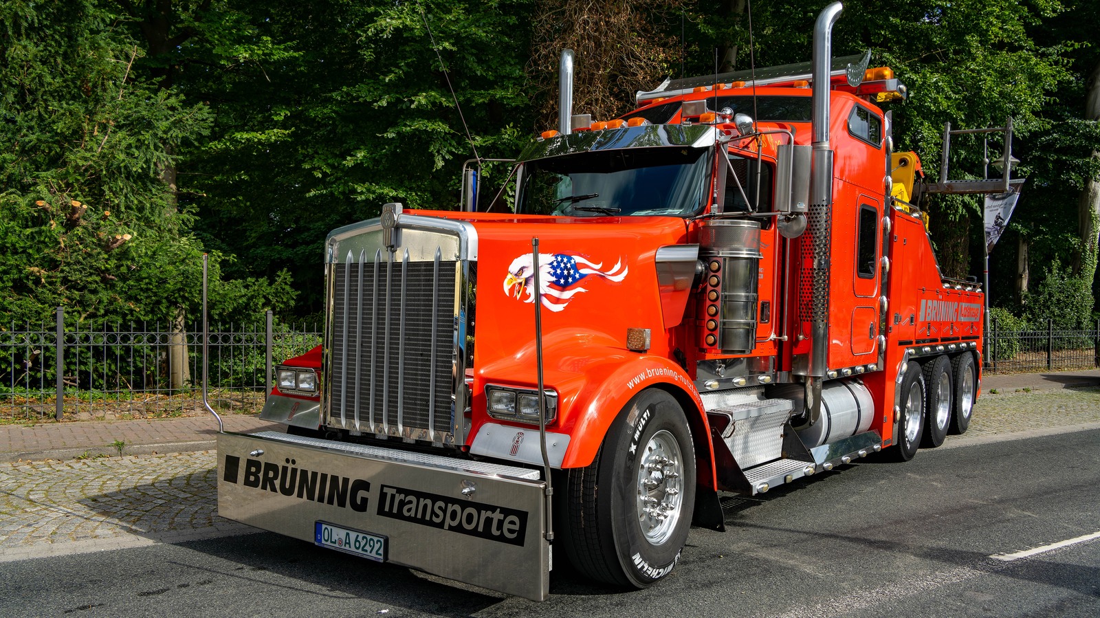What Does The ‘L’ Stand For On The Kenworth W900L?