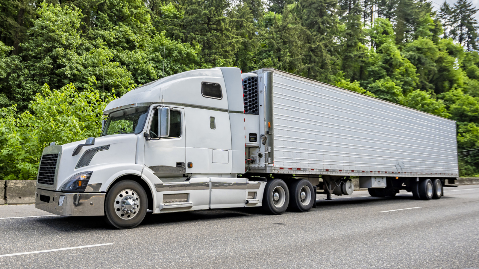 What Kinds Of Transmissions Do Semi-Trucks Use?