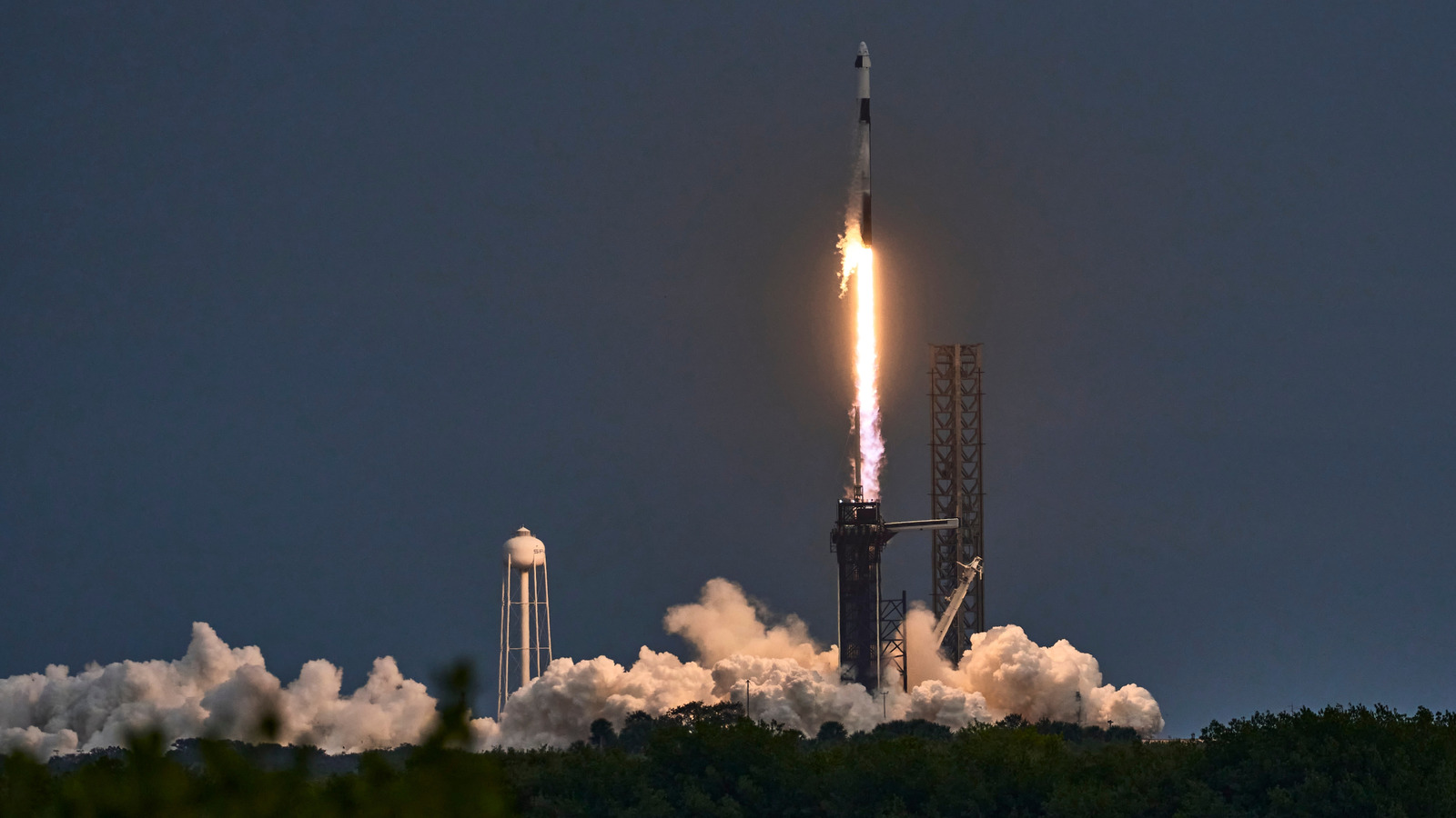 How Many Times Has SpaceX Landed The Falcon 9? (And How Often Does It Fail?)