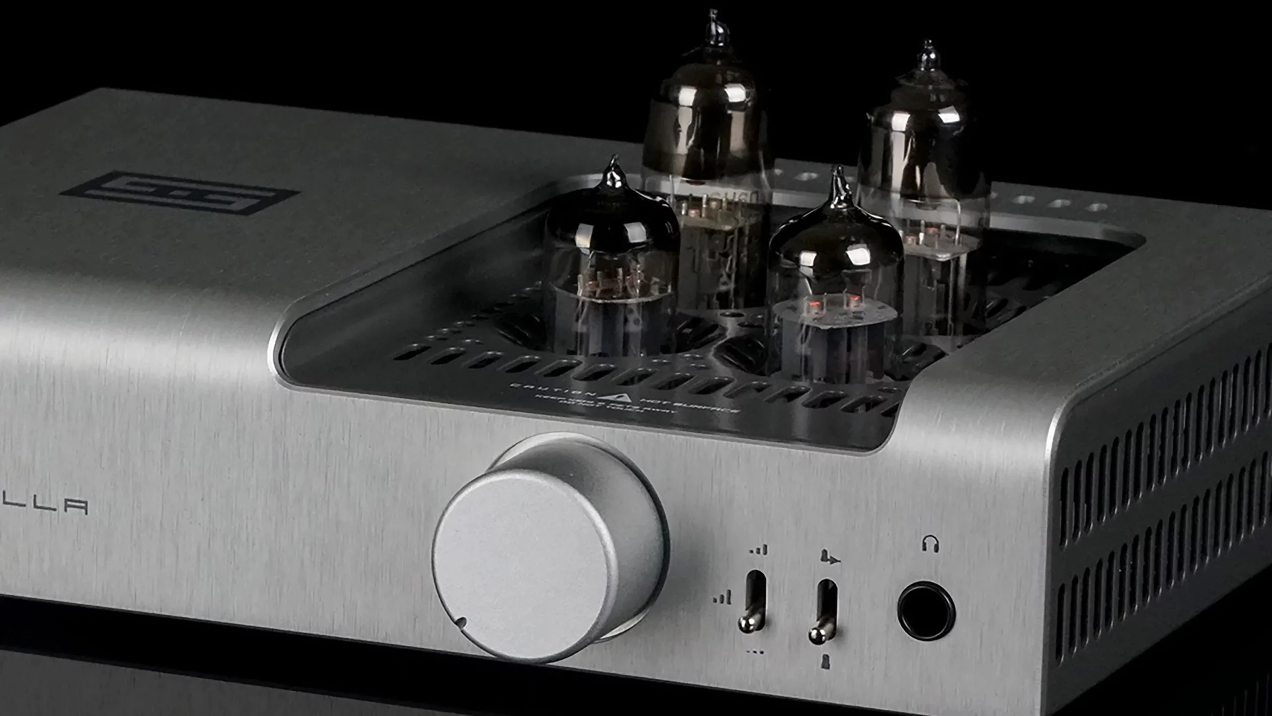 This Affordable Amplifier Is the Perfect Desktop Upgrade for Serious Audiophiles