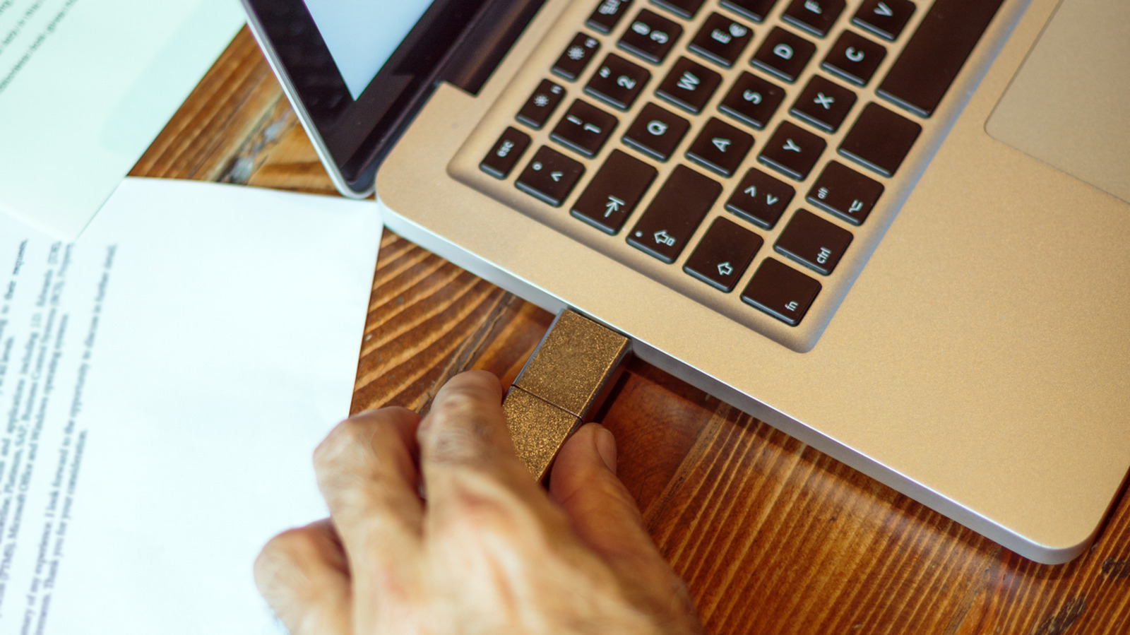 USB Port Not Recognizing Devices? Here Are Possible Issues & How To Fix Them