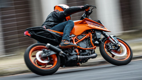 Can The KTM Duke 390 Beat The GT 650 In Power, Speed, Or Torque?