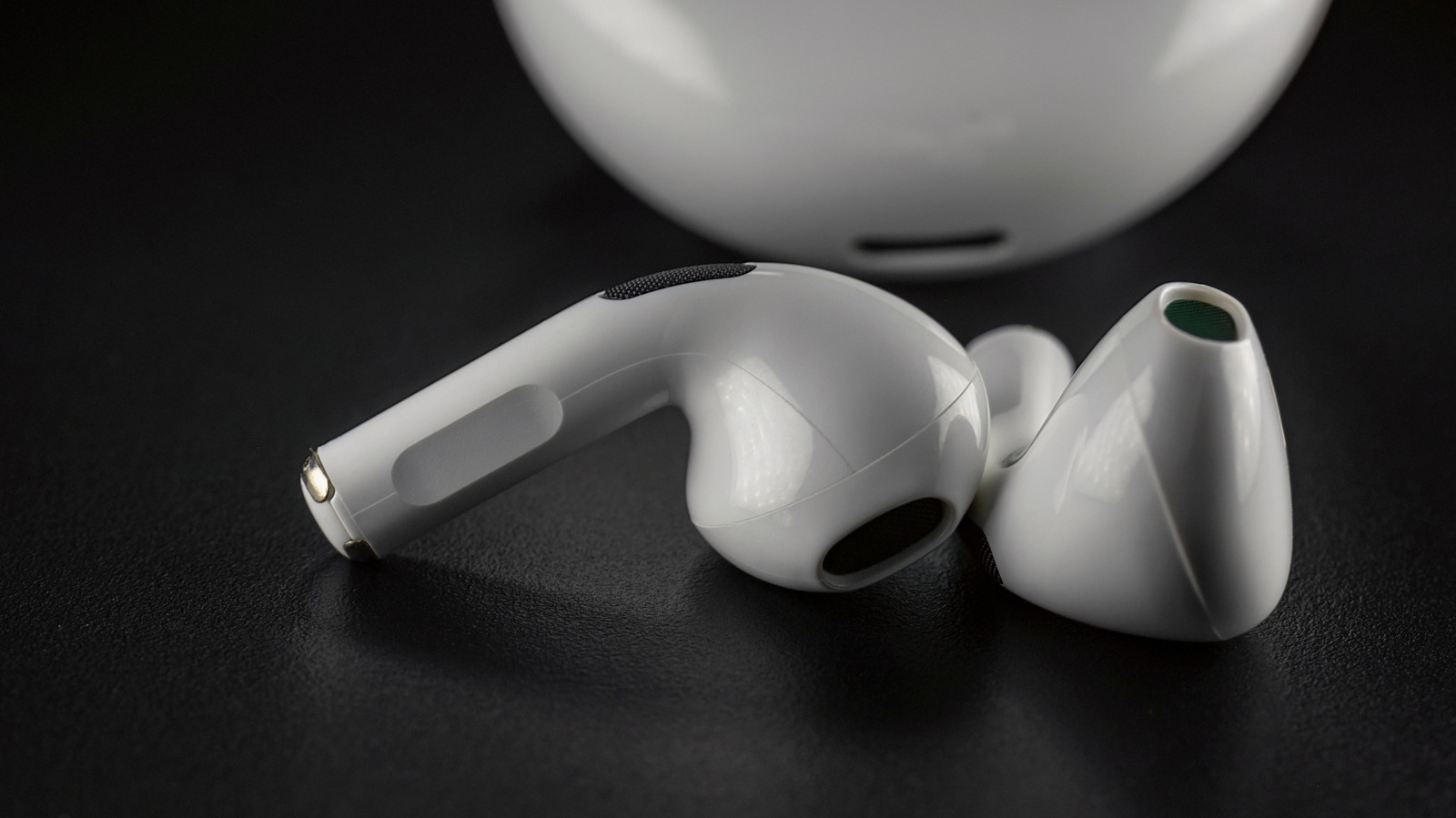 The Worst Generation Of AirPods That You Should Avoid (According To Users)