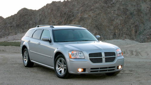 10 Cars That Are Surprisingly Difficult To Drive