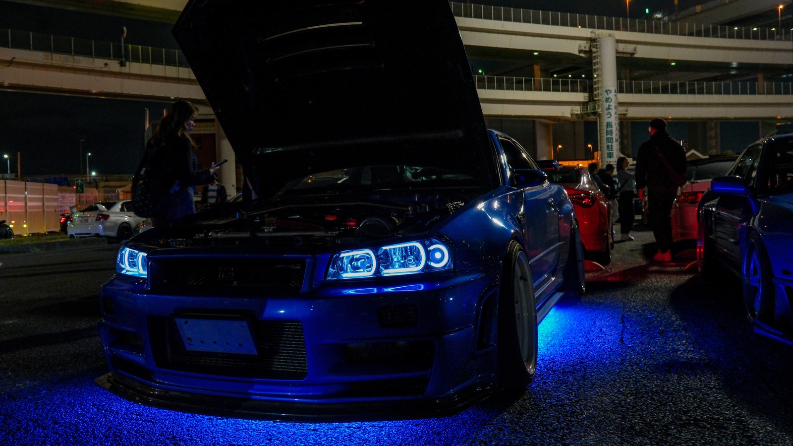 Is It Illegal To Have Lights Under Your Car On While Driving?