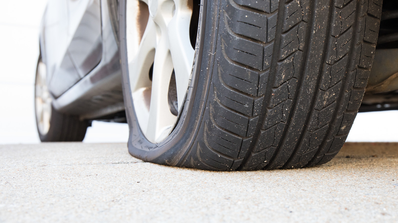 RFT Vs Non-RFT Tires: What It Means And Which Is Right For Your Car