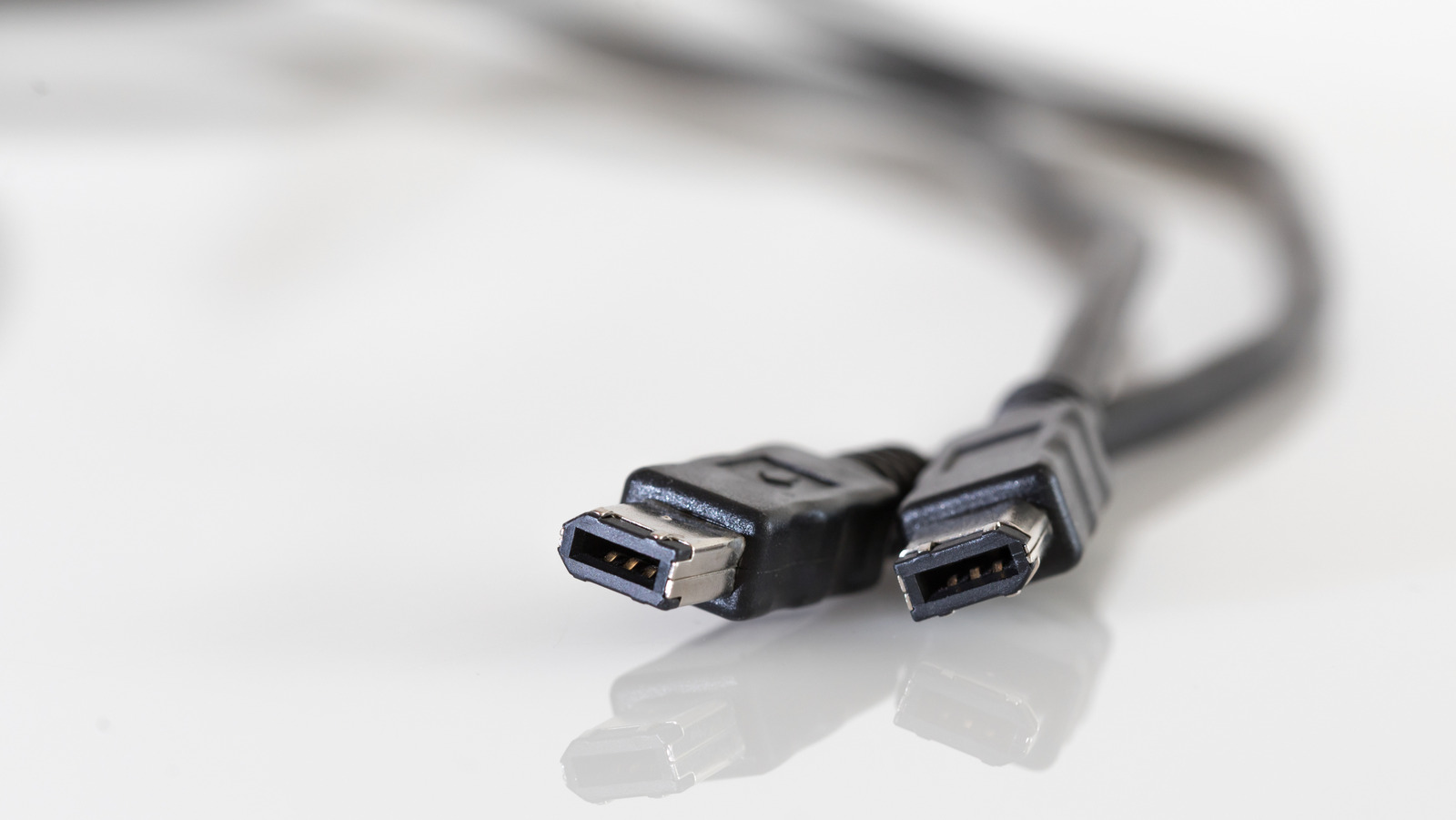 Why Was FireWire Discontinued? Here’s What Happened To Apple’s USB Alternative
