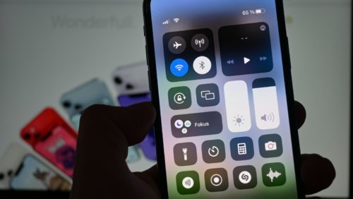 What Is The Difference Between Night Shift And Dark Mode On iPhone?