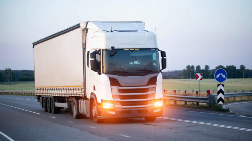 Here’s Why Semi-Truck Drivers Will Flash Their Lights