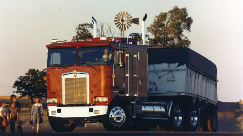 Why Did Kenworth Stop Making Cabover Semi Trucks? (And Which Was The Last One Made?)