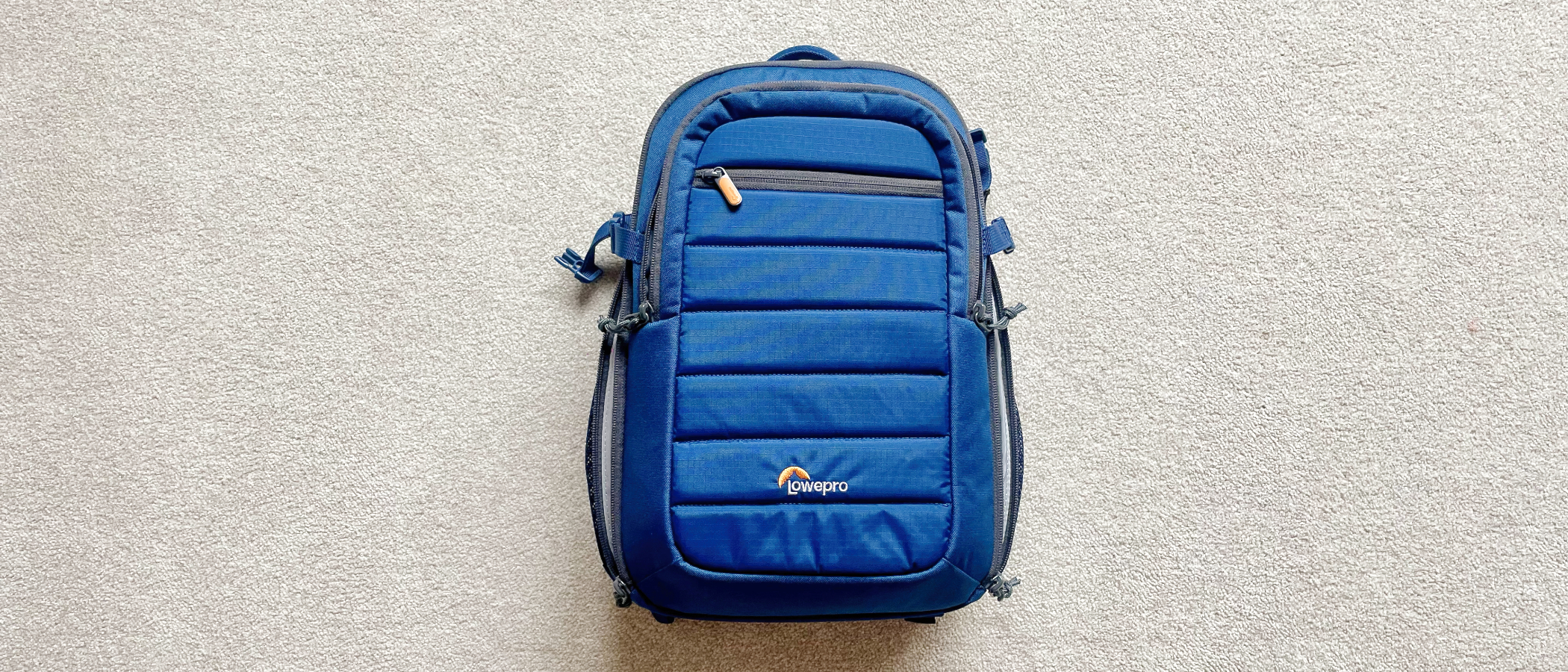 I used the Lowepro Tahoe BP 150 to carry my photography gear – and it’s the best budget camera bag I’ve traveled with