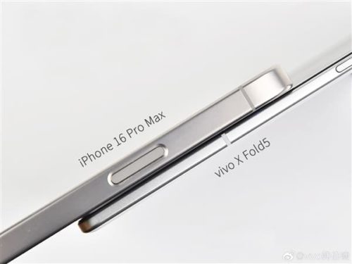 Real photos of Vivo X Fold5 have been released: The thickness in the folded state is close to that of iPhone 16 Pro Max