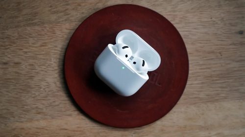 Your AirPods Are About to Get a Neat New Charging Feature