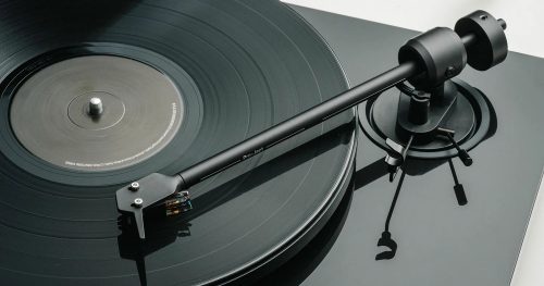 This Affordable Audiophile Turntable Captures the Original Magic of Vinyl