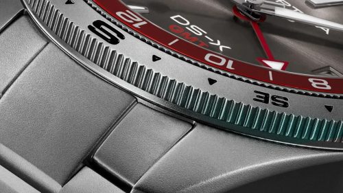 This Affordable Travel Watch Does a Neat Trick I’ve Never Seen Before