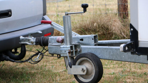 Here’s How To Safely Brake While Towing (With And Without Trailer Brakes)