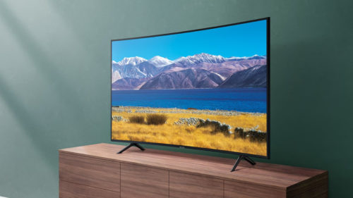 How To Safely Clean Your Curved-Screen TV (And What You’ll Need To Do It)