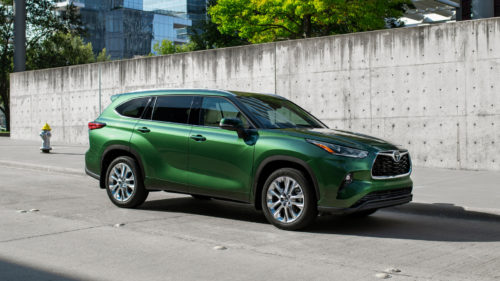 What’s The Difference Between The Toyota Highlander LE And XLE Trims?