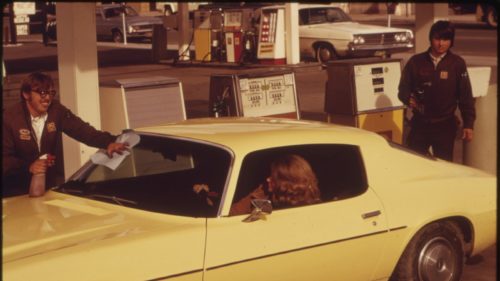 5 Reasons Old Gas Stations Were Way Better Than What We Have Now