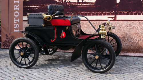 The First Car With A Speedometer Was This Iconic Oldsmobile Model
