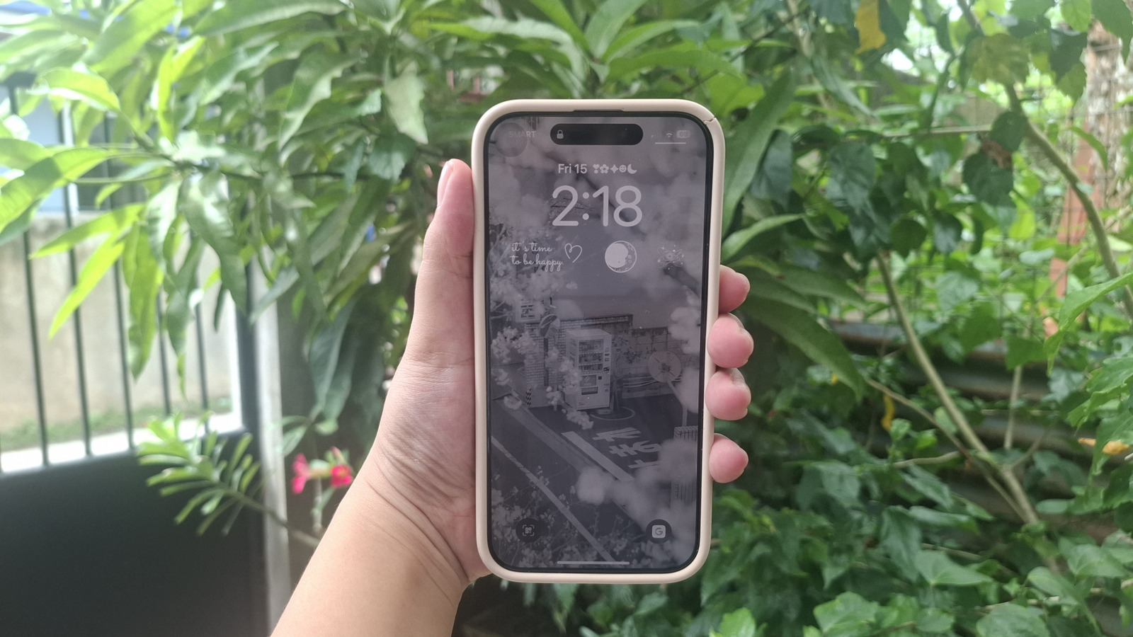 How To Set Your iPhone Screen To Grayscale (And Why You Might Want To)
