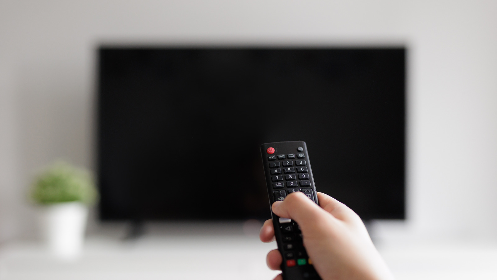 Why A Samsung TV Might Not Turn On (Even Though You Can See The Red Light)
